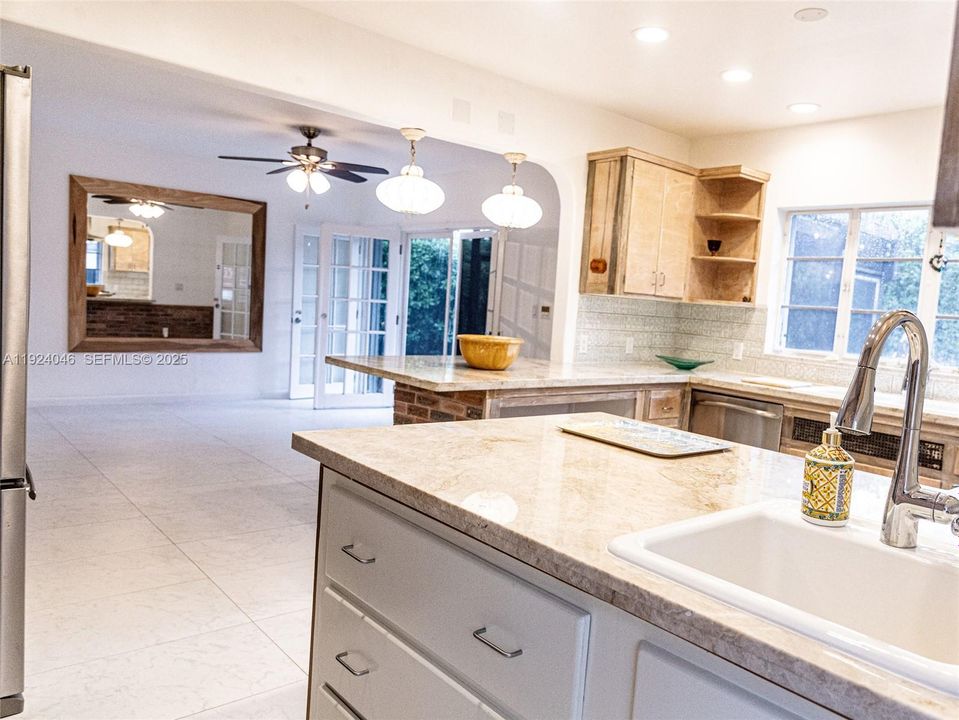 待售: $1,475,000 (2 贝兹, 2 浴室, 1465 平方英尺)