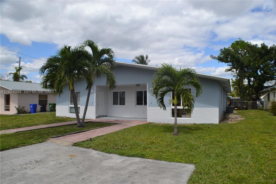 For Rent: $2,500 (3 beds, 2 baths, 1400 Square Feet)