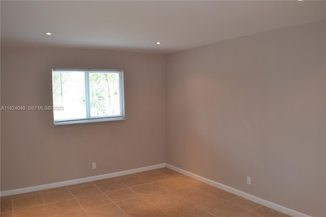 For Rent: $2,500 (3 beds, 2 baths, 1400 Square Feet)