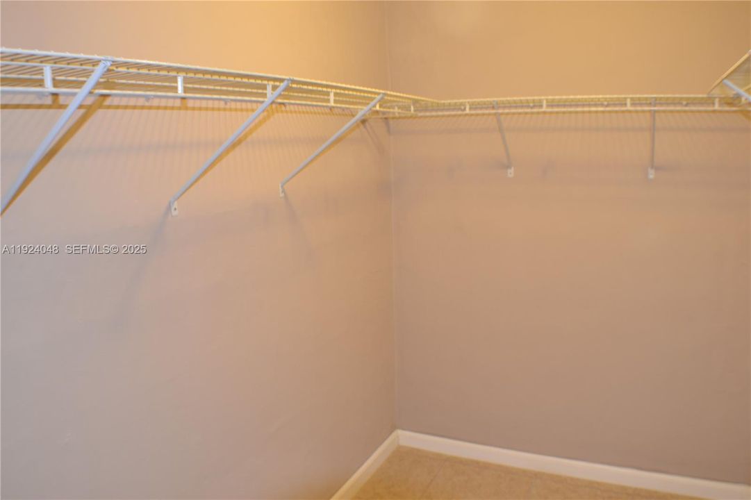 For Rent: $2,500 (3 beds, 2 baths, 1400 Square Feet)