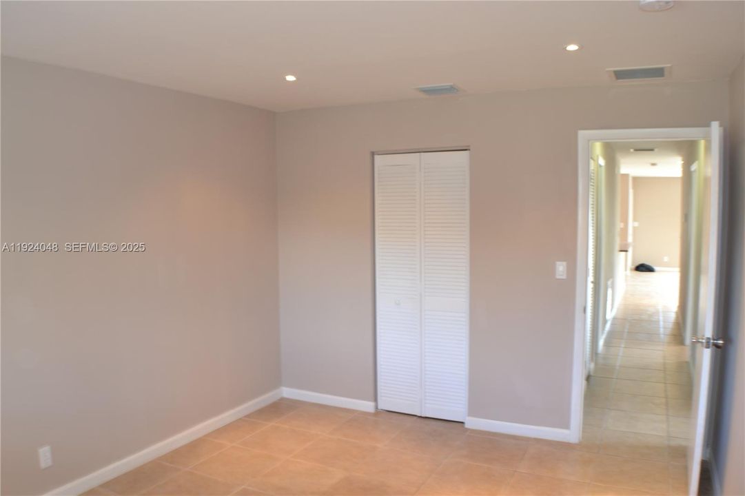 For Rent: $2,500 (3 beds, 2 baths, 1400 Square Feet)