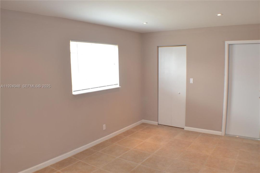 For Rent: $2,500 (3 beds, 2 baths, 1400 Square Feet)