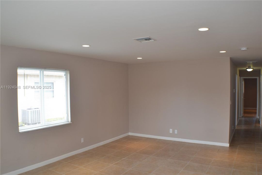 For Rent: $2,500 (3 beds, 2 baths, 1400 Square Feet)