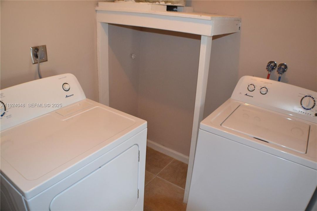 For Rent: $2,500 (3 beds, 2 baths, 1400 Square Feet)