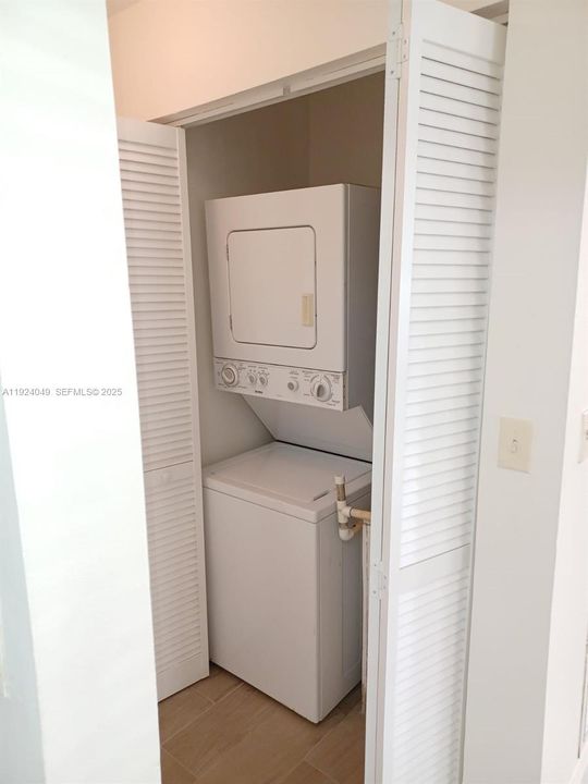 В аренду: $2,400 (2 спален, 2 ванн, 1040 Квадратных фут)