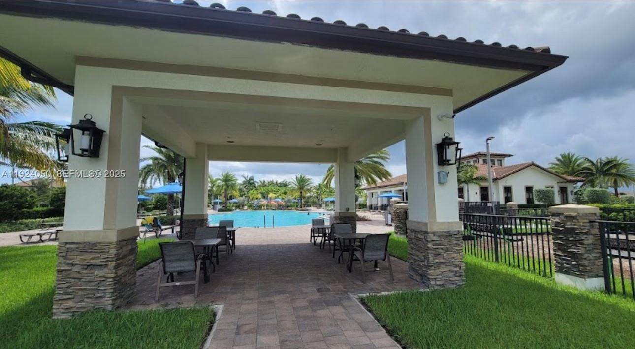 На продажу: $460,000 (3 спален, 3 ванн, 1962 Квадратных фут)