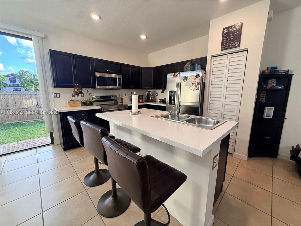 На продажу: $460,000 (3 спален, 3 ванн, 1962 Квадратных фут)