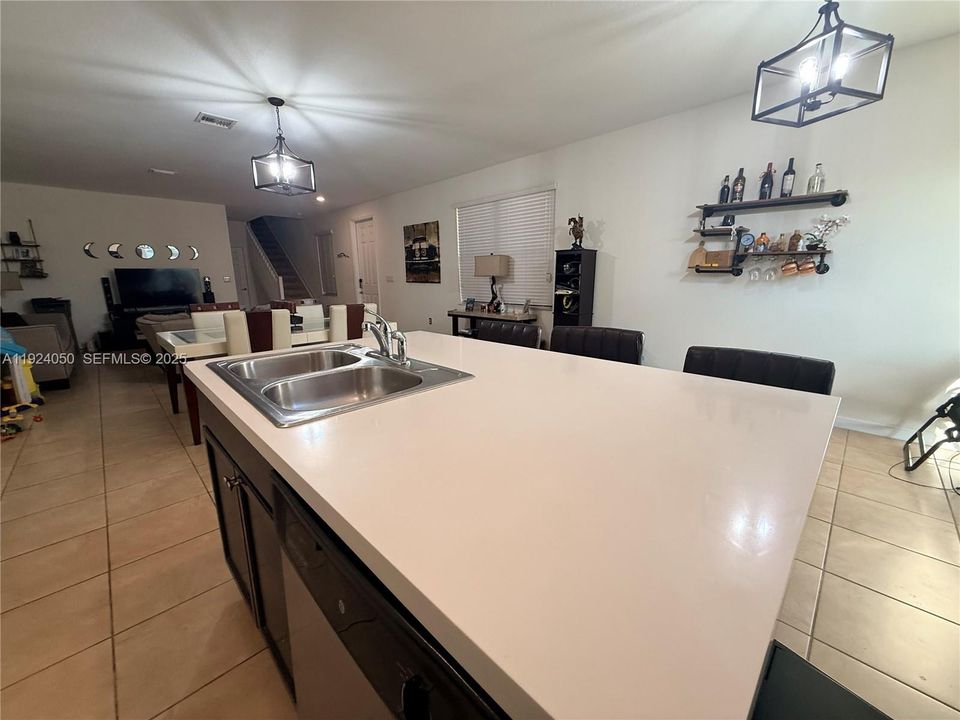 На продажу: $460,000 (3 спален, 3 ванн, 1962 Квадратных фут)