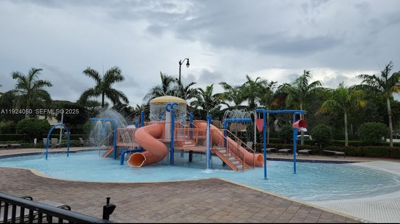 На продажу: $460,000 (3 спален, 3 ванн, 1962 Квадратных фут)