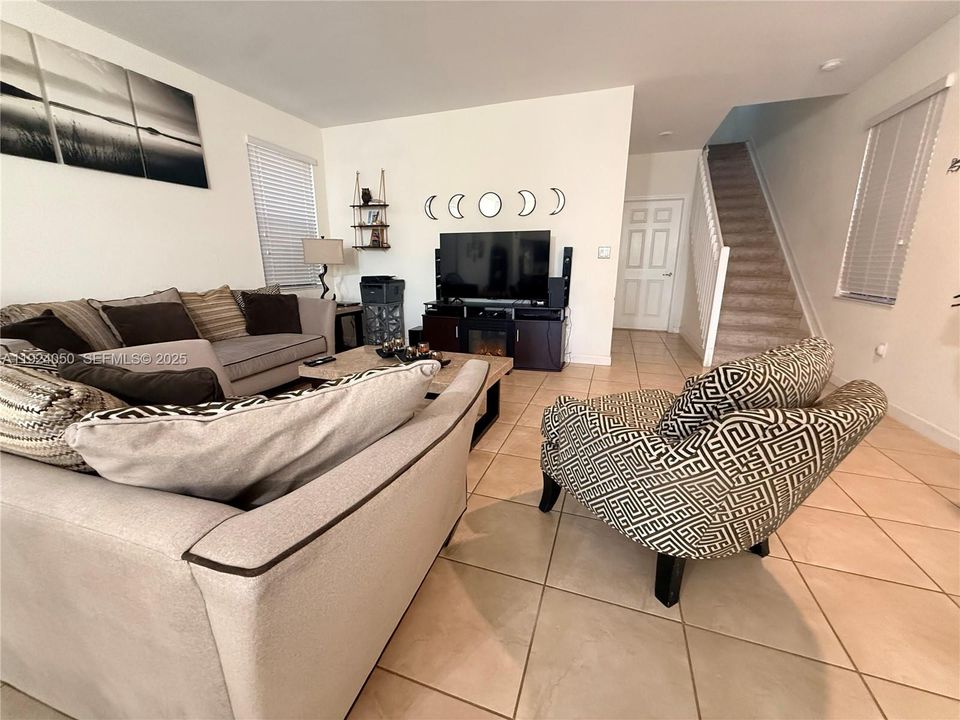 На продажу: $460,000 (3 спален, 3 ванн, 1962 Квадратных фут)