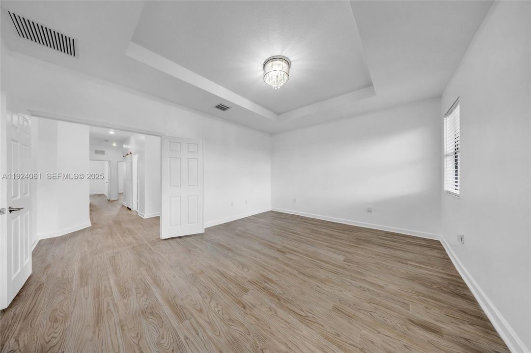 For Sale: $949,000 (5 beds, 4 baths, 2833 Square Feet)