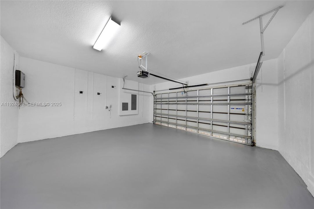 For Sale: $949,000 (5 beds, 4 baths, 2833 Square Feet)