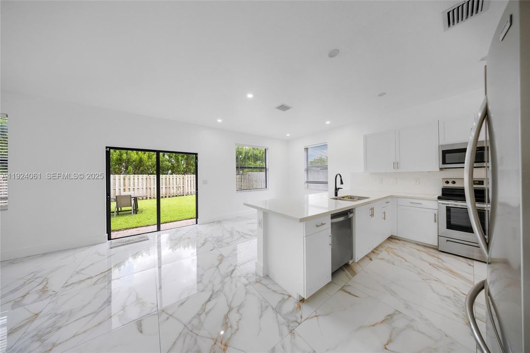 For Sale: $949,000 (5 beds, 4 baths, 2833 Square Feet)