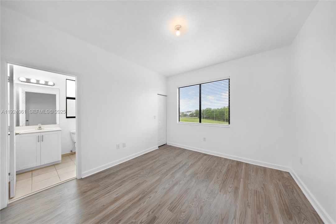 For Sale: $949,000 (5 beds, 4 baths, 2833 Square Feet)