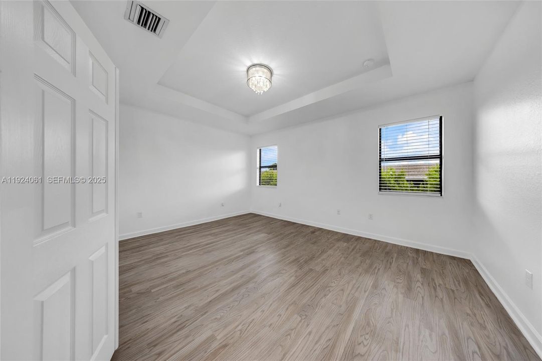 For Sale: $949,000 (5 beds, 4 baths, 2833 Square Feet)