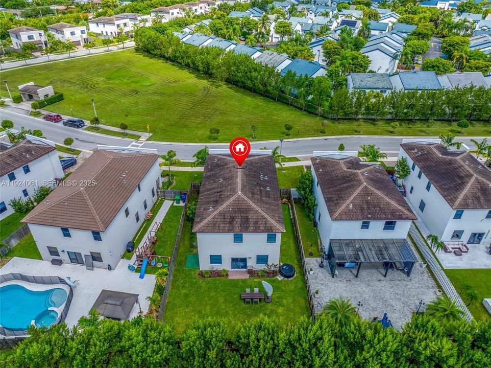 For Sale: $949,000 (5 beds, 4 baths, 2833 Square Feet)