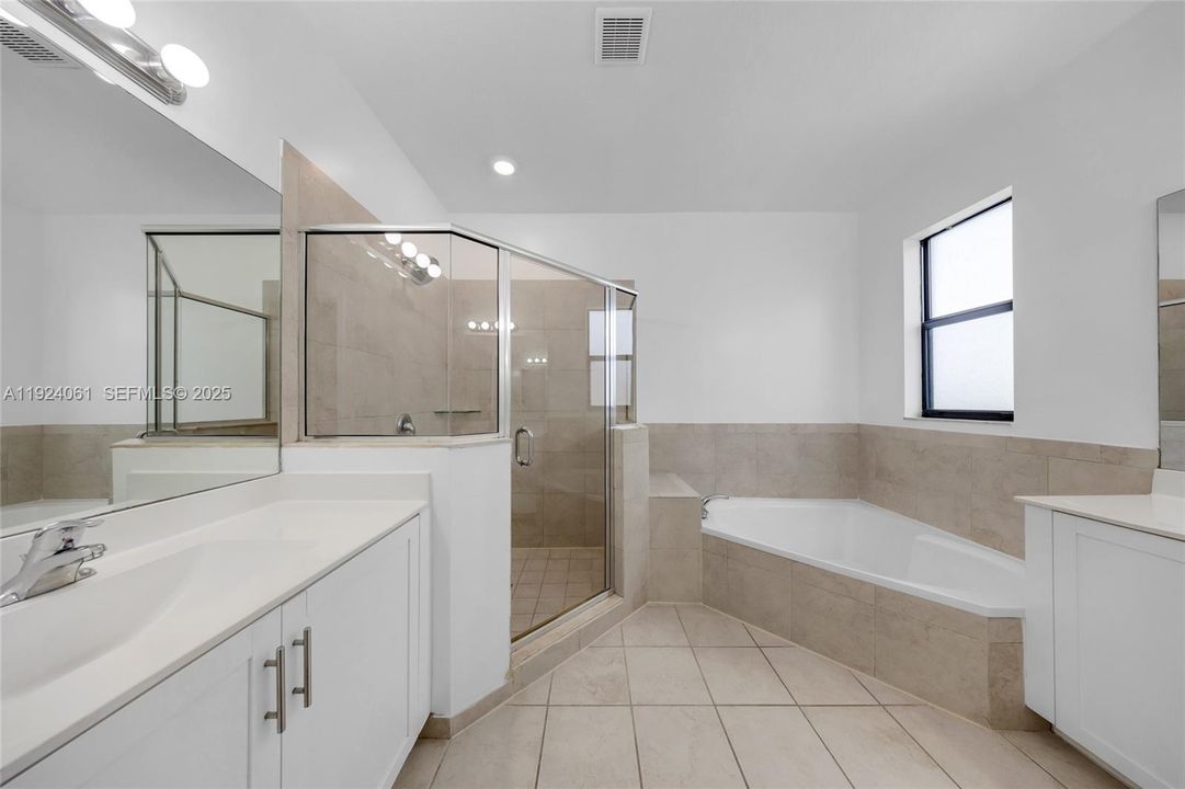 For Sale: $949,000 (5 beds, 4 baths, 2833 Square Feet)