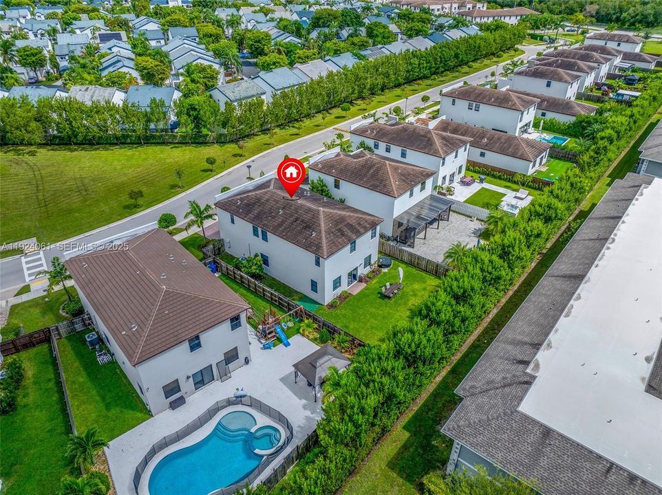 For Sale: $949,000 (5 beds, 4 baths, 2833 Square Feet)