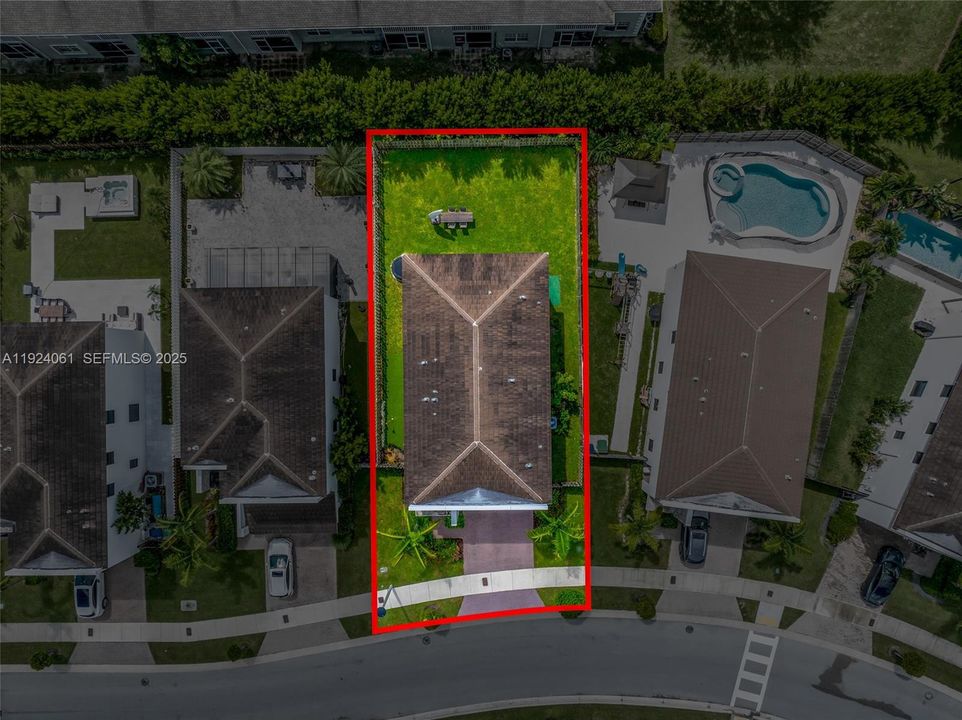 For Sale: $949,000 (5 beds, 4 baths, 2833 Square Feet)