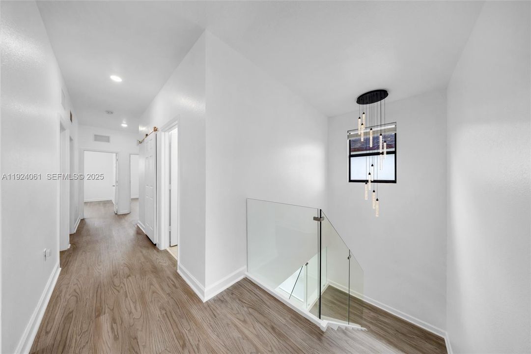 For Sale: $949,000 (5 beds, 4 baths, 2833 Square Feet)