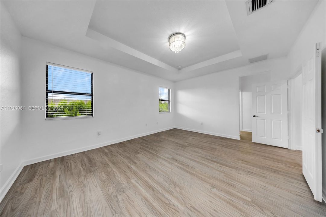 For Sale: $949,000 (5 beds, 4 baths, 2833 Square Feet)