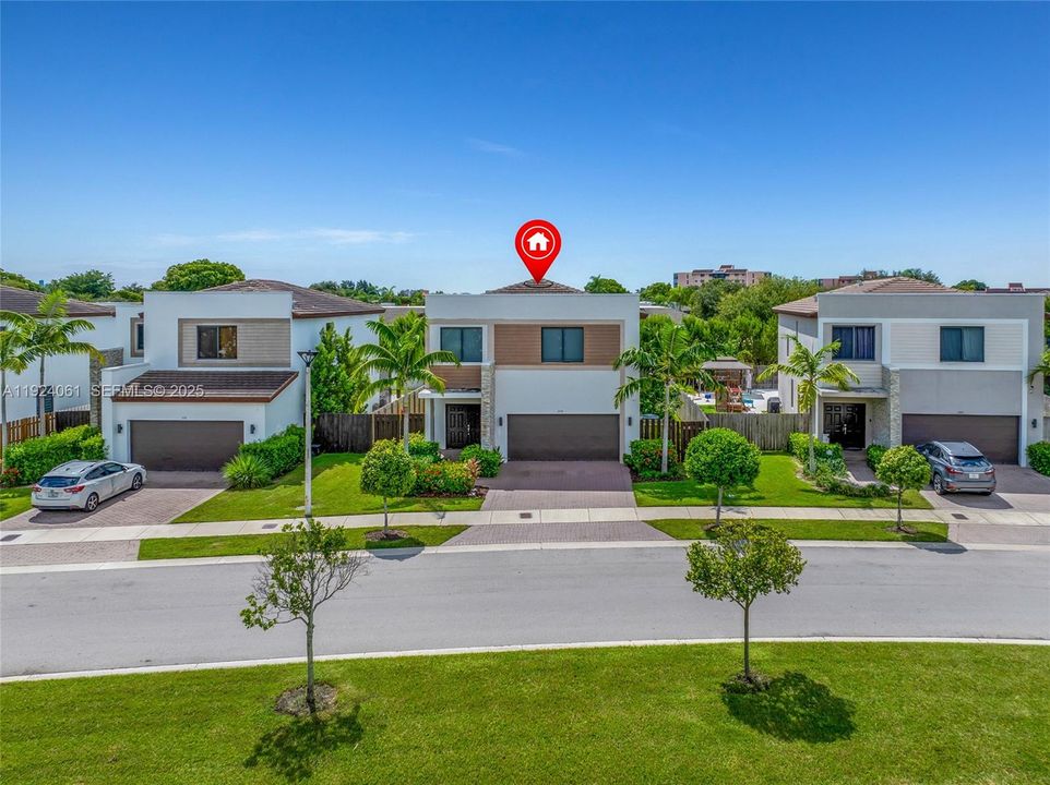 For Sale: $949,000 (5 beds, 4 baths, 2833 Square Feet)