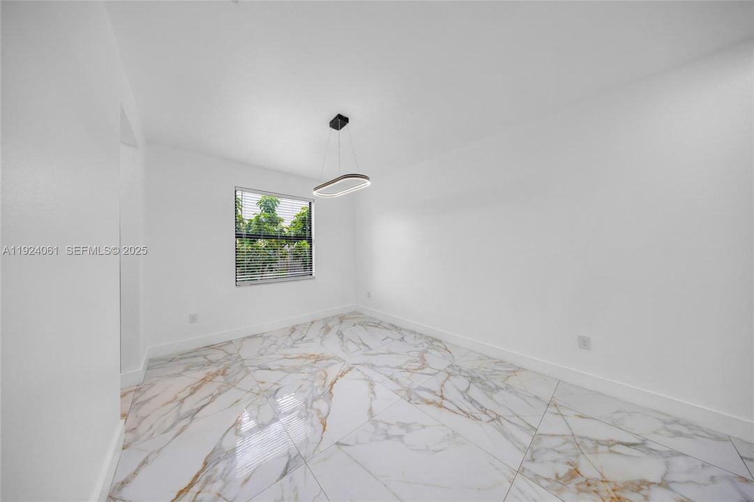 For Sale: $949,000 (5 beds, 4 baths, 2833 Square Feet)