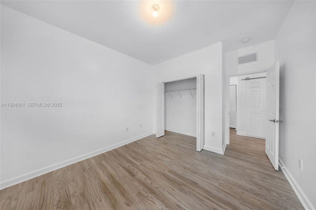 For Sale: $949,000 (5 beds, 4 baths, 2833 Square Feet)