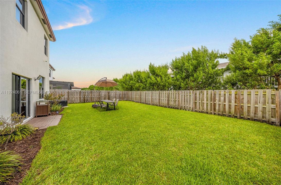 For Sale: $949,000 (5 beds, 4 baths, 2833 Square Feet)