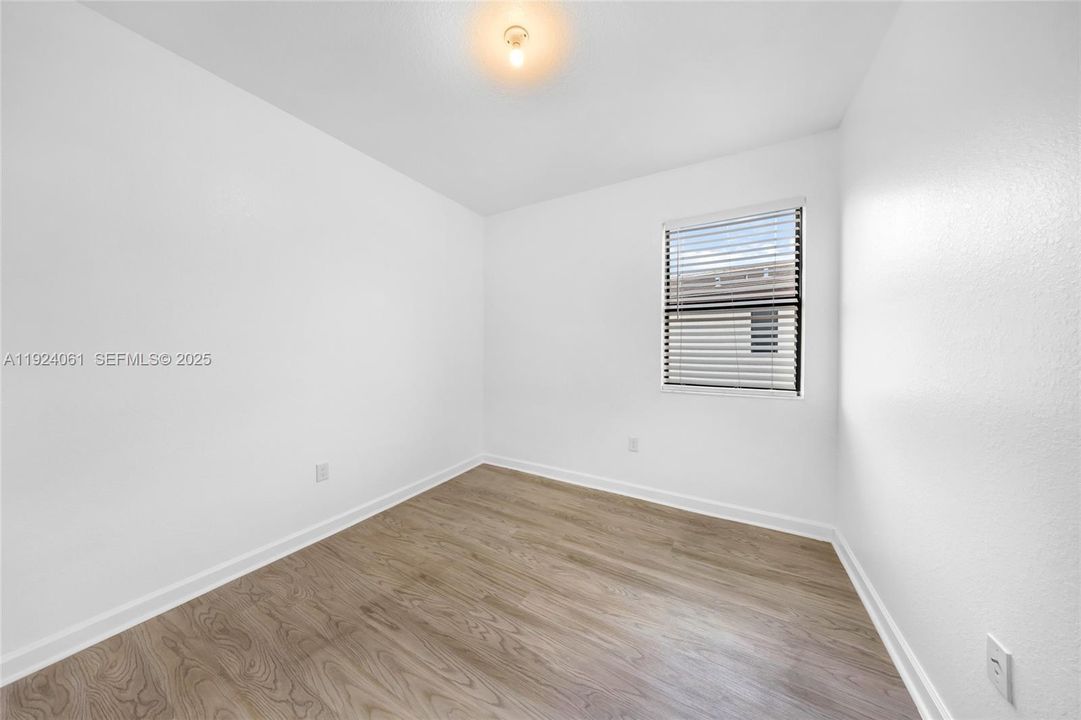 For Sale: $949,000 (5 beds, 4 baths, 2833 Square Feet)