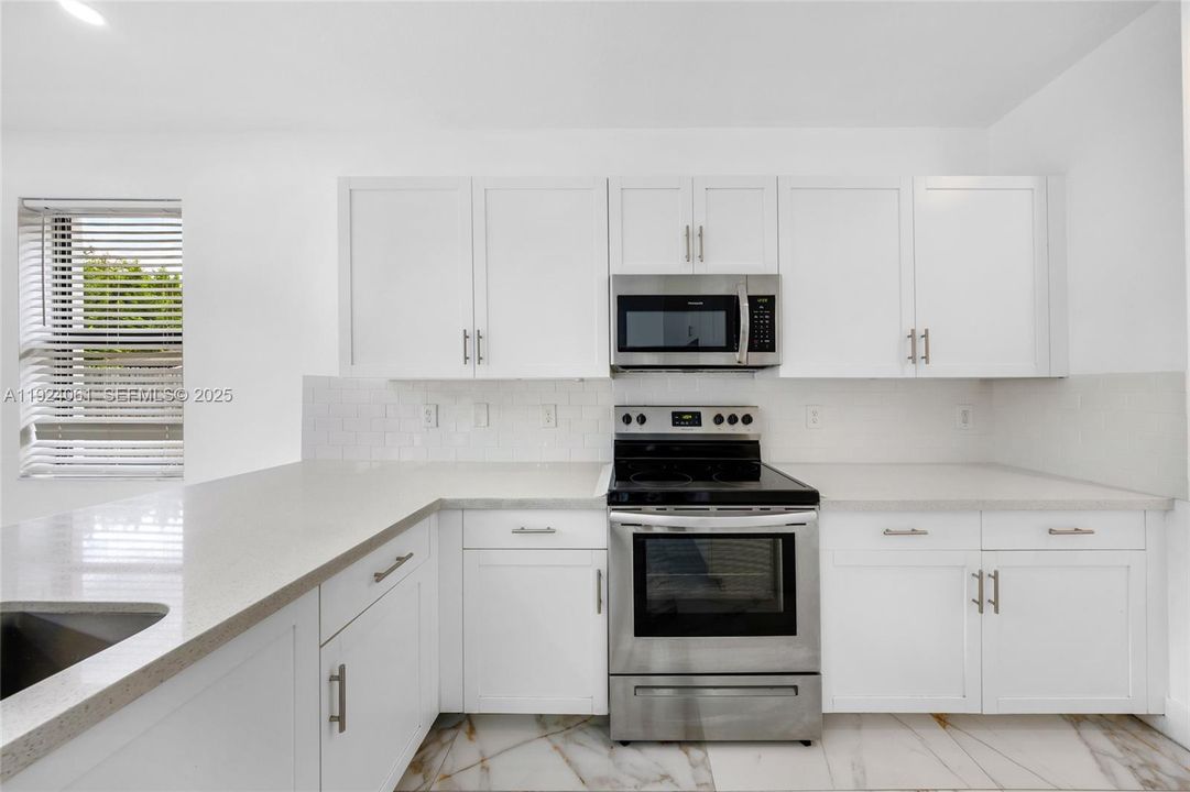 For Sale: $949,000 (5 beds, 4 baths, 2833 Square Feet)