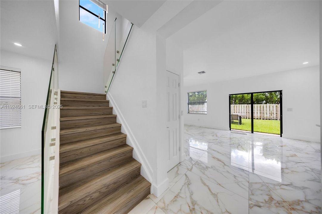 For Sale: $949,000 (5 beds, 4 baths, 2833 Square Feet)