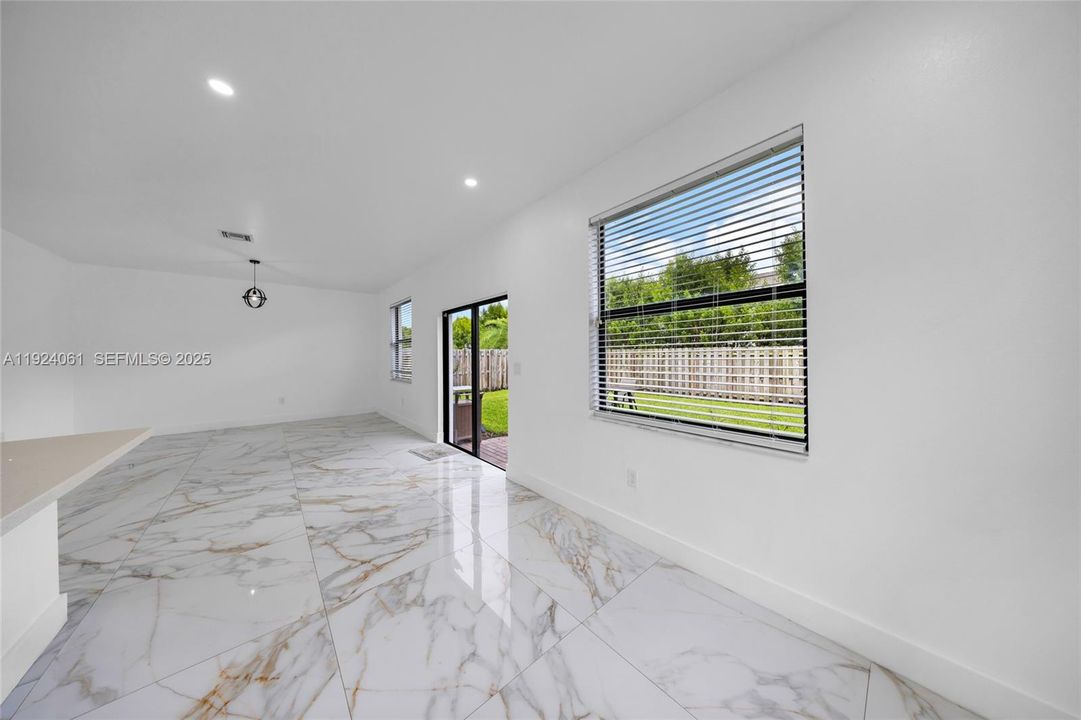 For Sale: $949,000 (5 beds, 4 baths, 2833 Square Feet)