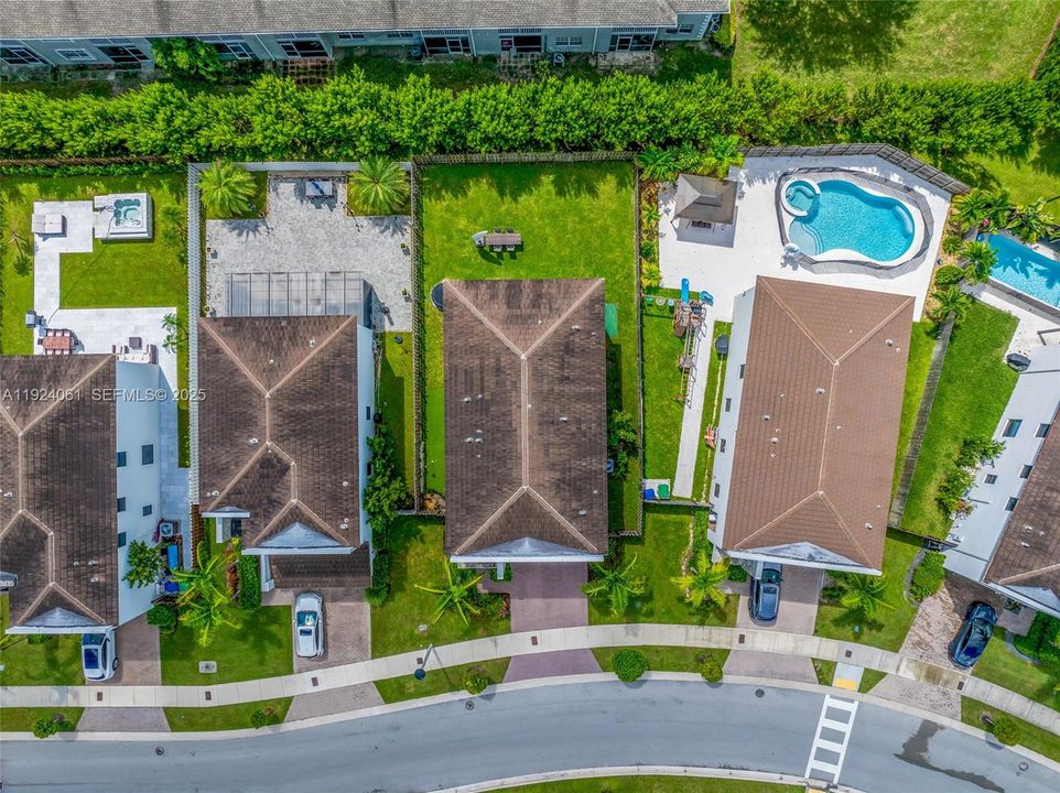 For Sale: $949,000 (5 beds, 4 baths, 2833 Square Feet)