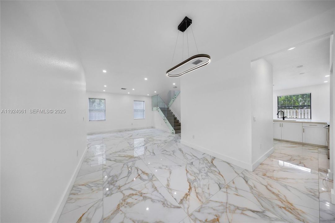 For Sale: $949,000 (5 beds, 4 baths, 2833 Square Feet)