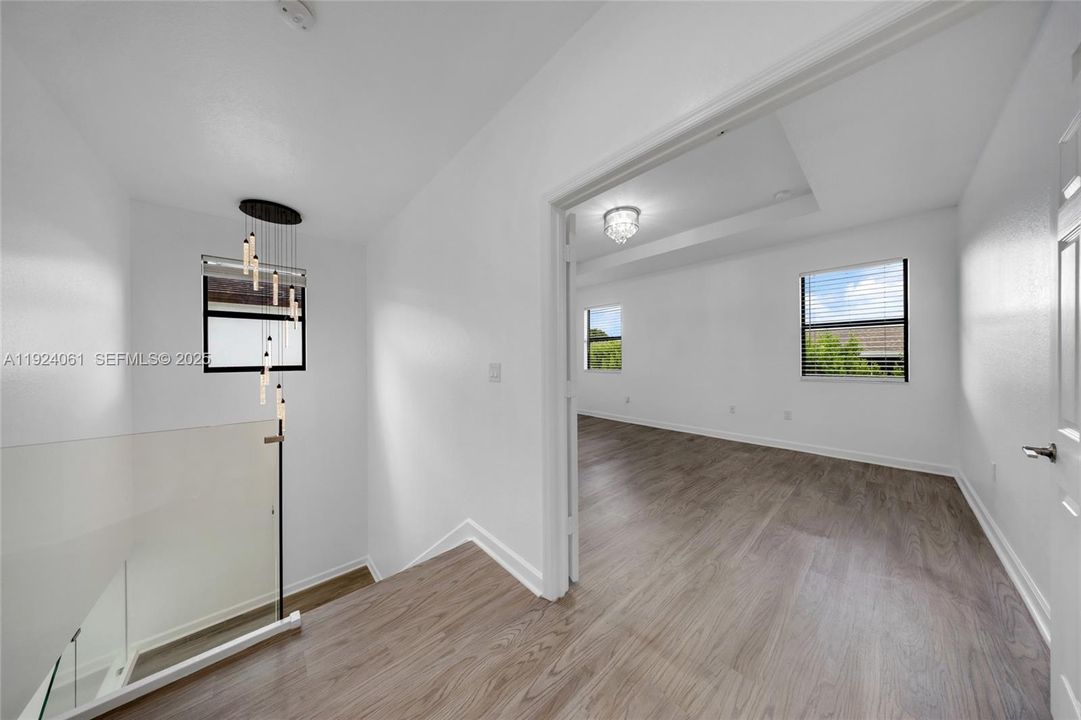 For Sale: $949,000 (5 beds, 4 baths, 2833 Square Feet)