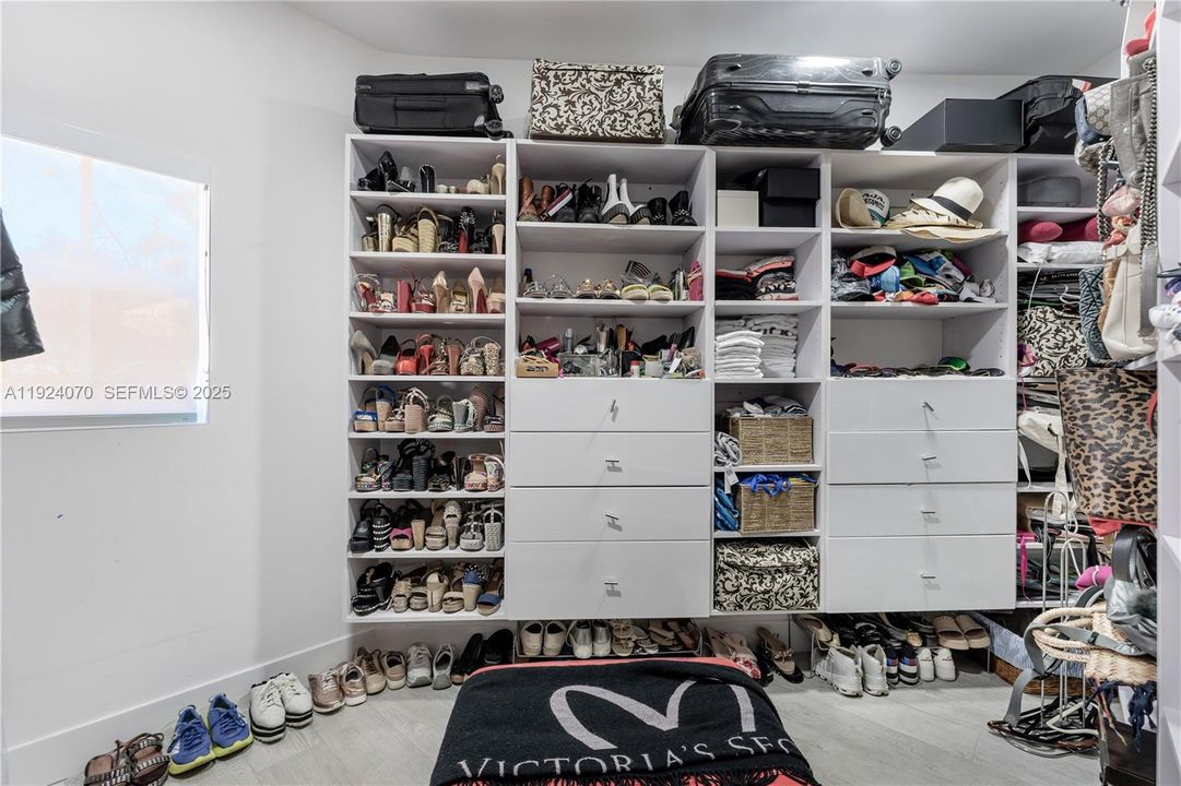 En Renta: $10,000 (4 camas, 3 baños, 2520 Pies cuadrados)