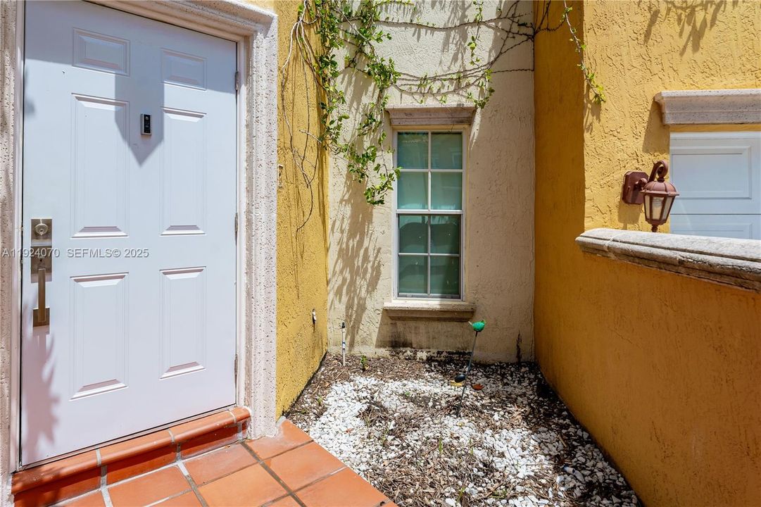 En Renta: $10,000 (4 camas, 3 baños, 2520 Pies cuadrados)