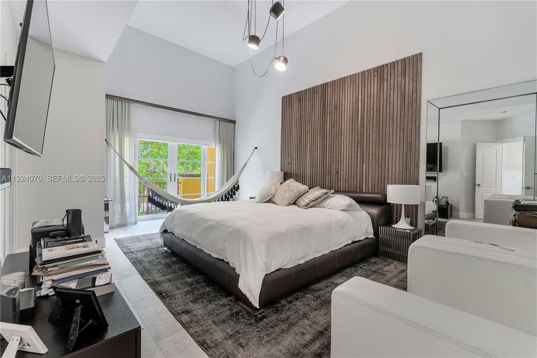 En Renta: $10,000 (4 camas, 3 baños, 2520 Pies cuadrados)