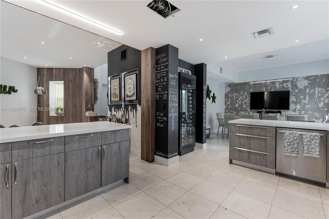 En Renta: $10,000 (4 camas, 3 baños, 2520 Pies cuadrados)