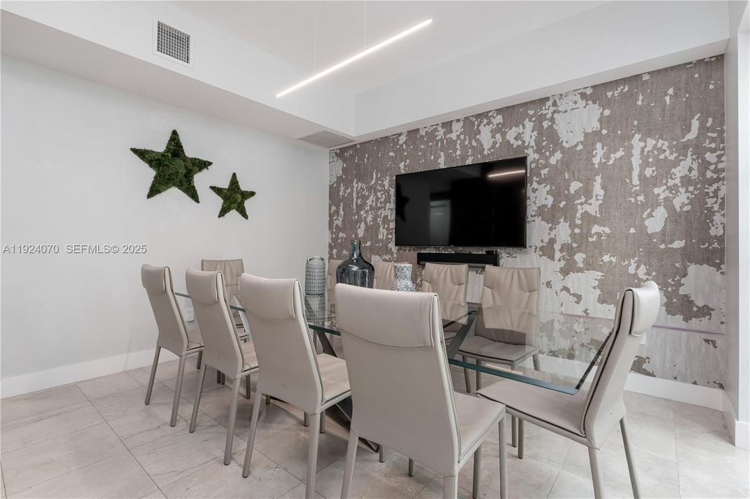 En Renta: $10,000 (4 camas, 3 baños, 2520 Pies cuadrados)