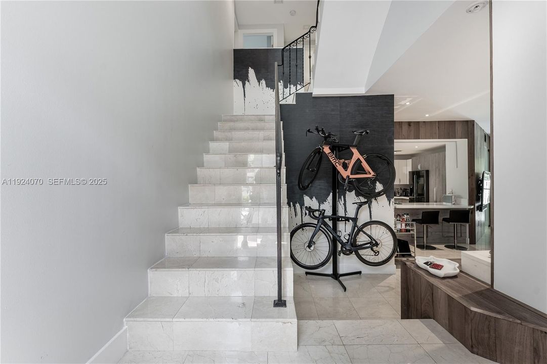 En Renta: $10,000 (4 camas, 3 baños, 2520 Pies cuadrados)