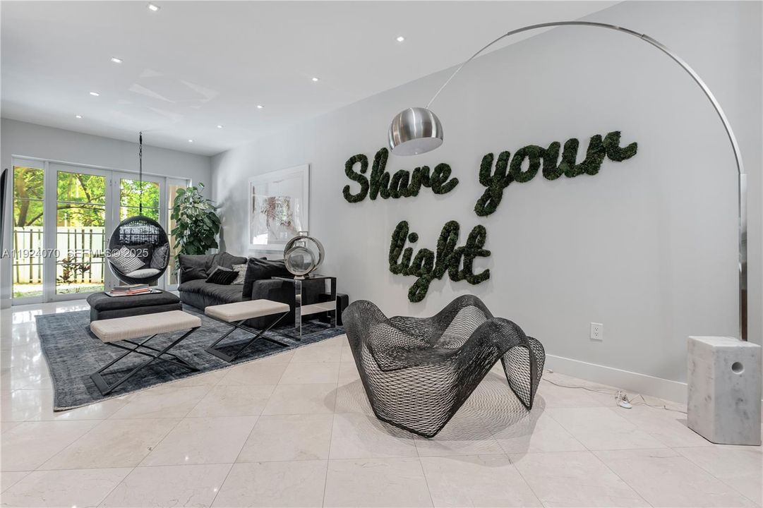 En Renta: $10,000 (4 camas, 3 baños, 2520 Pies cuadrados)