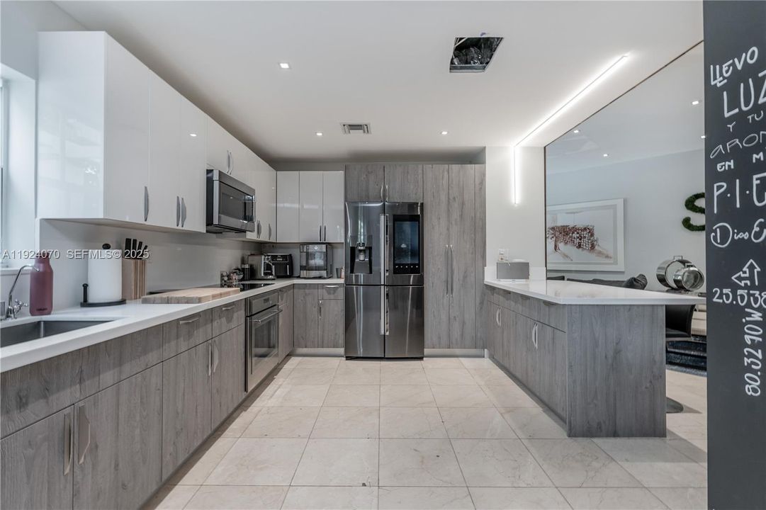 En Renta: $10,000 (4 camas, 3 baños, 2520 Pies cuadrados)