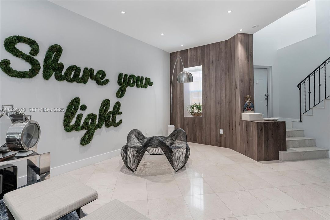 En Renta: $10,000 (4 camas, 3 baños, 2520 Pies cuadrados)