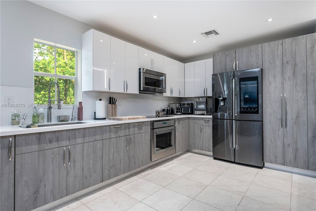 En Renta: $10,000 (4 camas, 3 baños, 2520 Pies cuadrados)