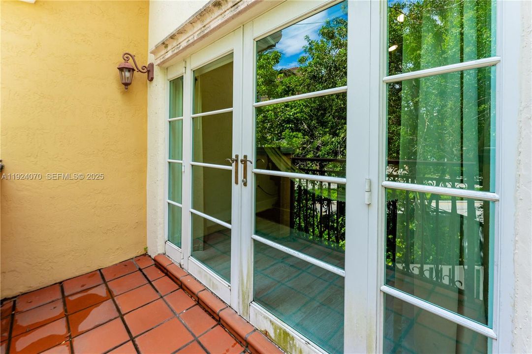 En Renta: $10,000 (4 camas, 3 baños, 2520 Pies cuadrados)