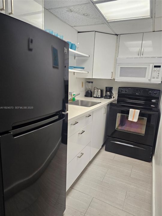 For Sale: $450,000 (2 beds, 1 baths, 677 Square Feet)