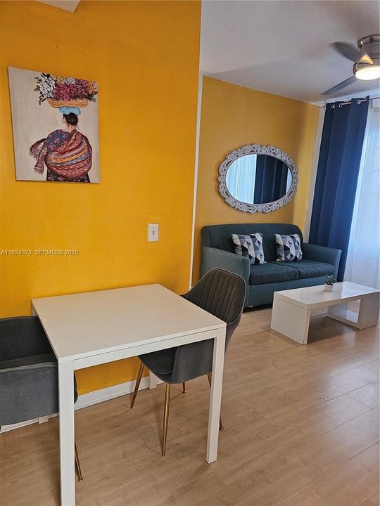 For Sale: $450,000 (2 beds, 1 baths, 677 Square Feet)