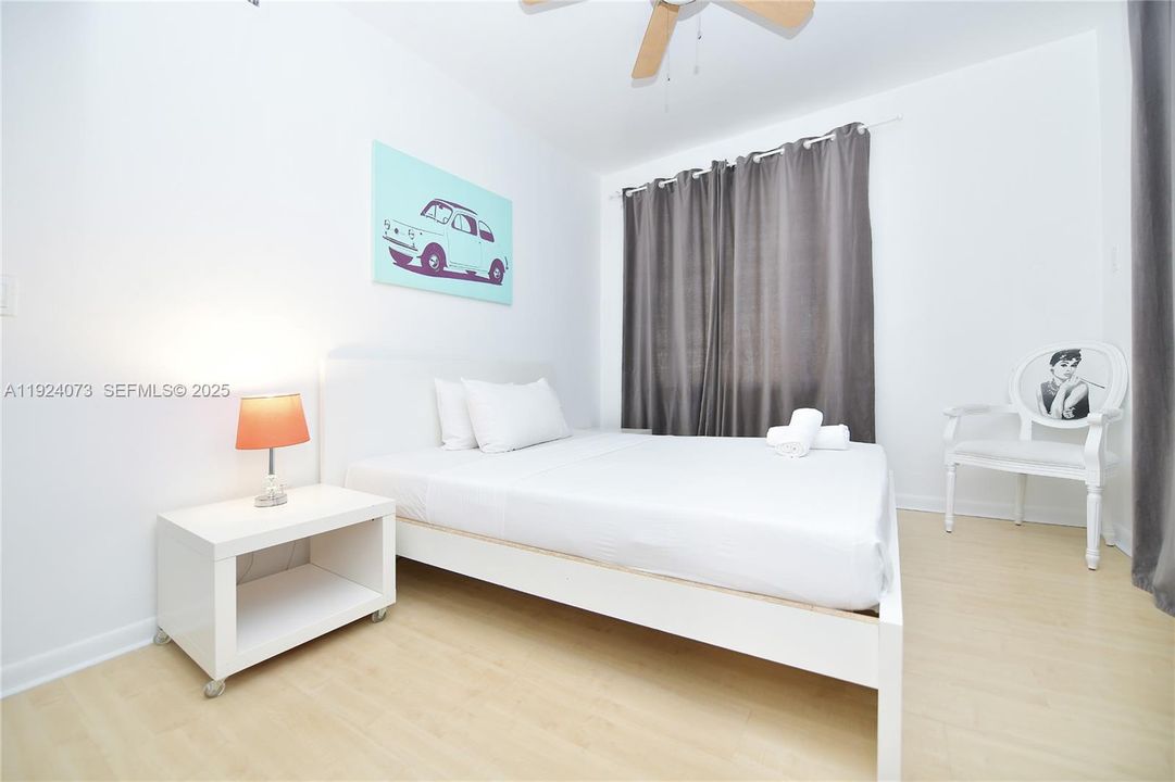 For Sale: $450,000 (2 beds, 1 baths, 677 Square Feet)